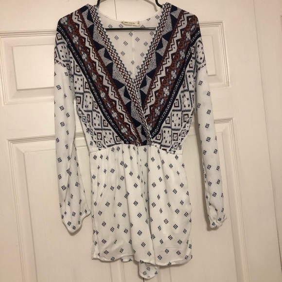 Chloe & Katie woman’s tribal pattern shorts romper. Size M - Picture 2 of 5